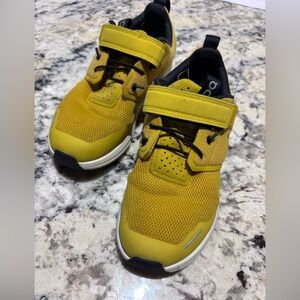 On Cloud kids size 13